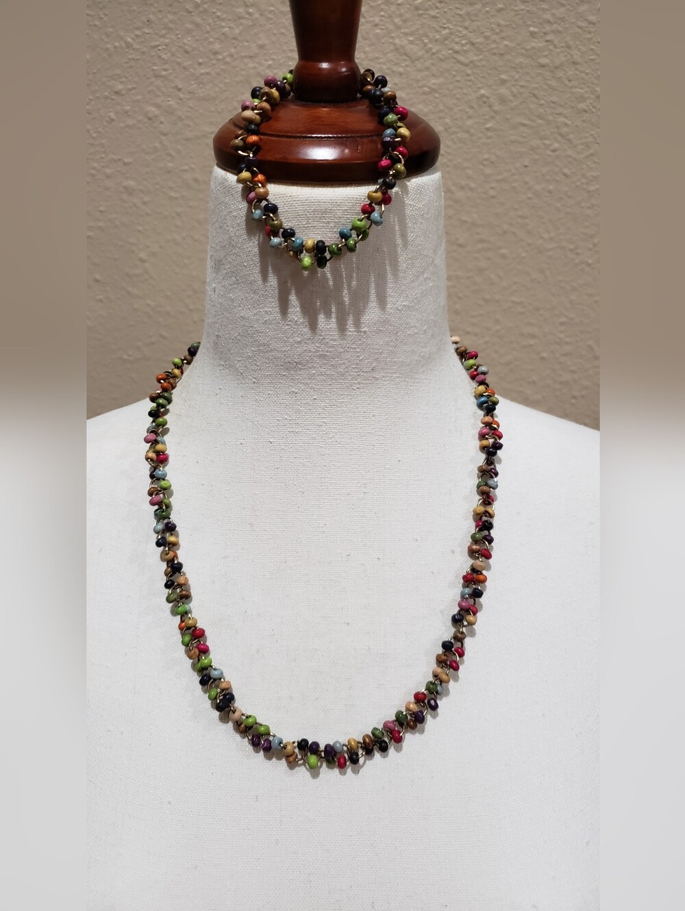Multicolor Bead Necklace and Bracelet Set With Matching Earrings